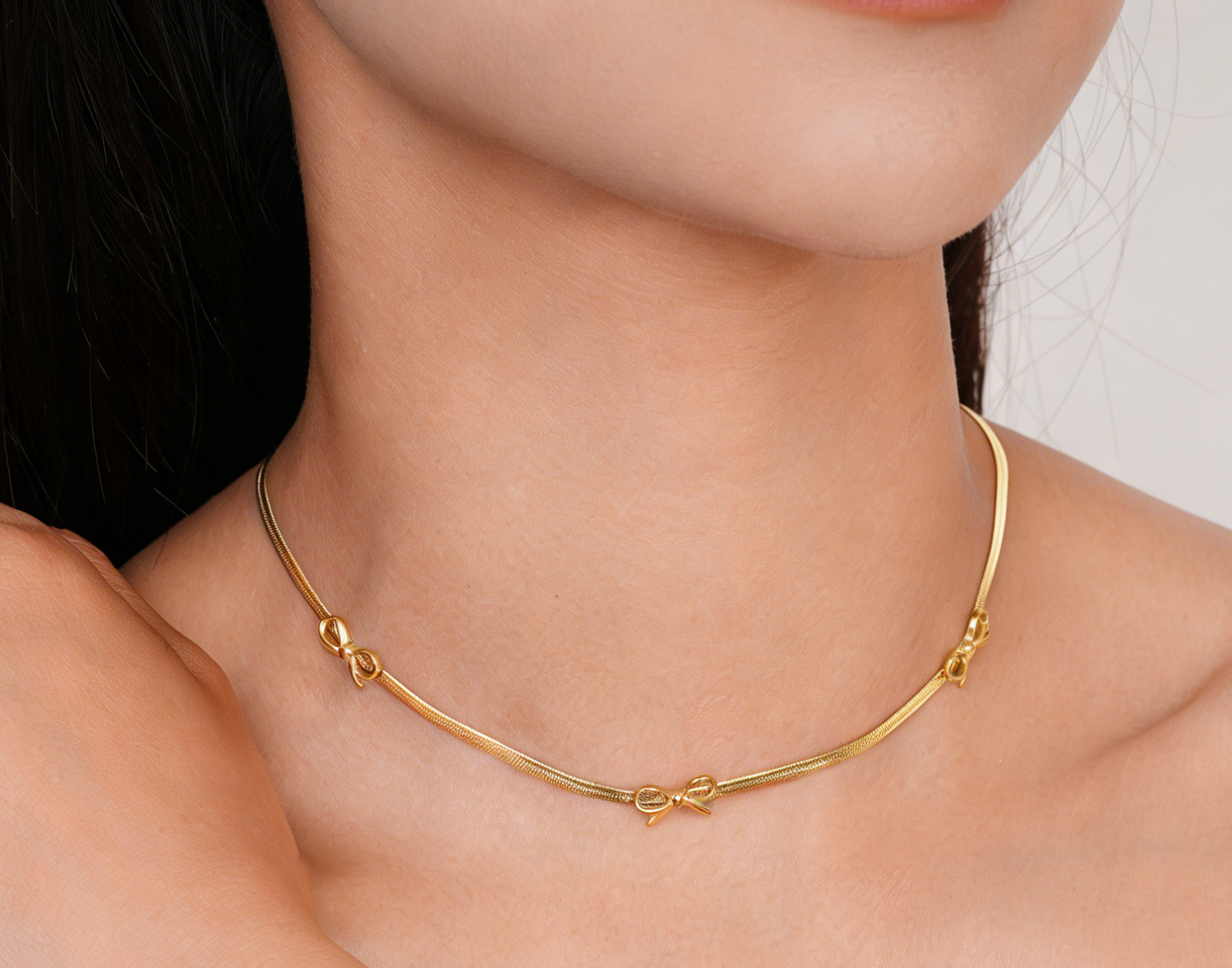 18K Gold Bow Snake Necklace