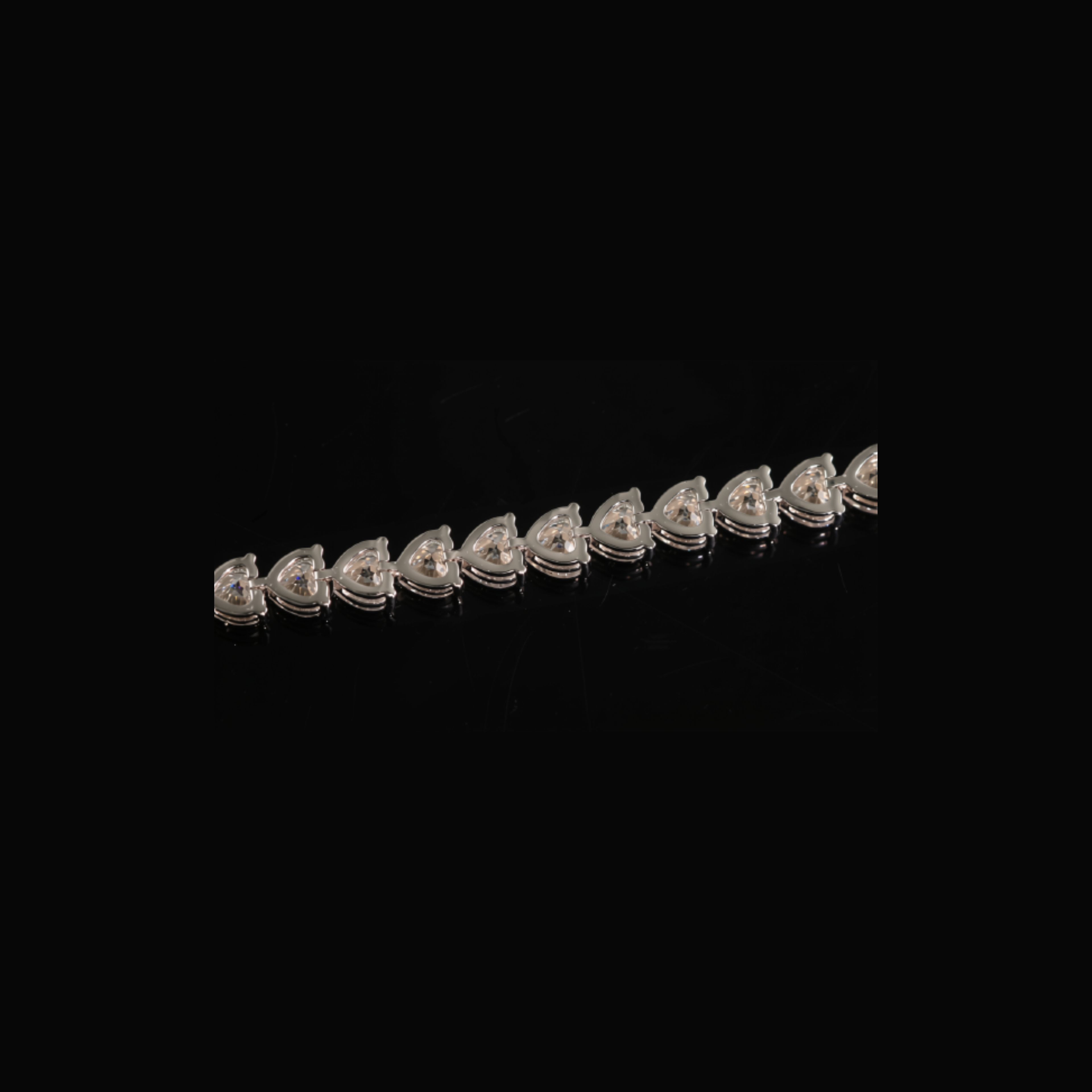 Classic Heart-cut Bracelet