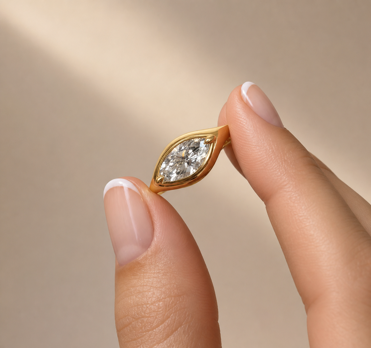 Modern marquise Bezel Ring (1ct)
